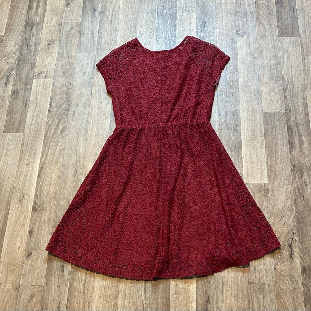 Adam Levine Burgundy Lace Short Sleeve Skater Mini Dress Size Medium - Picture 3 of 7